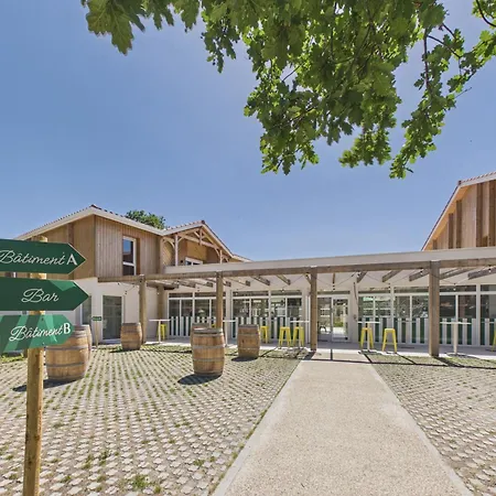 Le Nose Rider- Pour 3 - Piscine Commune *